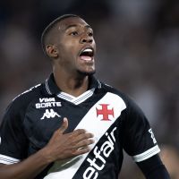 Vasco vende o atacante Rayan para o futebol inglês