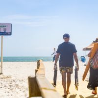 Veja onde dá pra mergulhar sem medo e onde a água tá poluída no litoral
