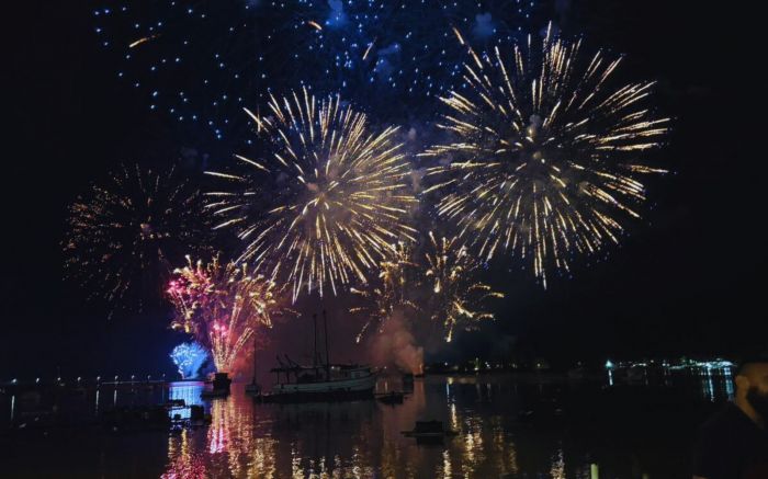 Queima de fogos de 12 minutos coloriu o céu e emocionou (Foto: Divulgação)
