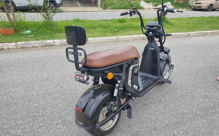Patinete furtado foi localizado com homem no bairro Santa Regina (Foto: Divulgação PMI)