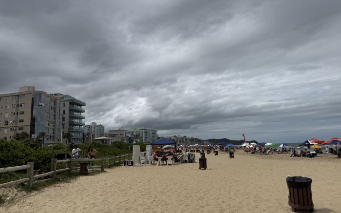 Frente fria deve mudar o tempo no domingo, trazendo chuva persistente (Foto: Camila Diel)