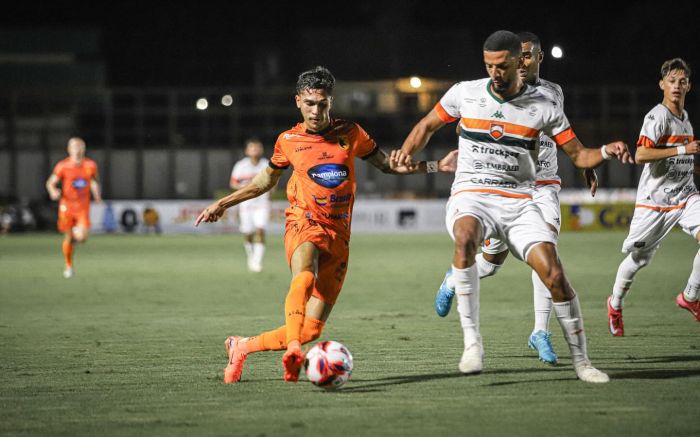 Camboriú estreou empatando com o Santa em Rio do Sul (Foto: Rolf Jr/Santa Catarina)