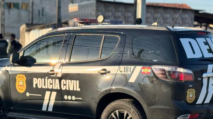 A equipe da Delegacia de Roubos e Antissequestro recebeu o apoio da DIC de Itajaí na operação (Foto: Divulgação/PCSC)