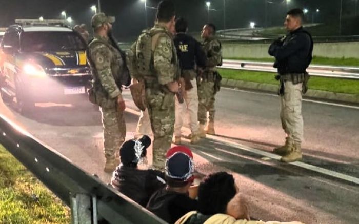 A PRF interceptou um racha de motos no Contorno da BR 101 (Foto: Divulgação PRF)