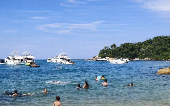 Festas “al mare” rolam com embarcações lotadas e invasão de áreas de banho
(foto: divulgação)