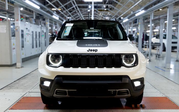 Produzido em Pernambuco, Jeep Renegade chega a 700 mil unidades e mantém destaque no mercado brasileiro (Foto: Divulgação/Jeep)