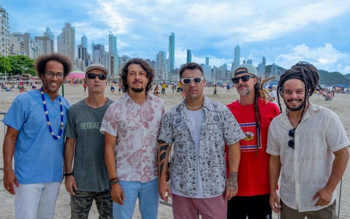 O grupo vai mostrar que “do lado de cá tem música, amigos e alguém para amar” (Foto: Reprodução/Redes sociais)