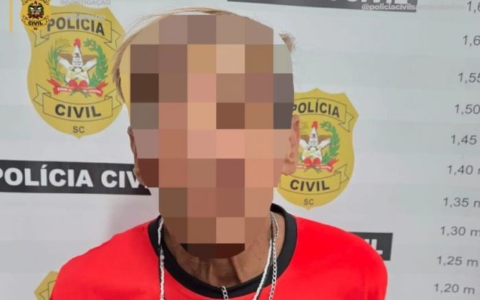 Abusador tem um projeto social pra adolescentes no campo do Sudan (Foto: Divulgação/PCSC)