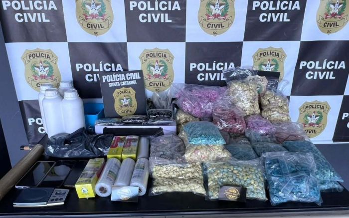 Foram apreendidos mais de 31.500 comprimidos de ecstasy e outras drogas (Foto: Polícia Civil)