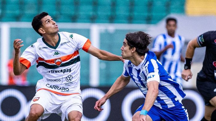 Leão marcou dois gols em 13 minutos no início do jogo para garantir a vitória (Foto: Wellington Peixe)