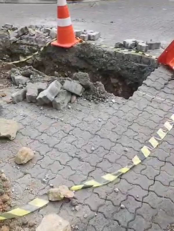 Marrom ficou preso dentro da tubulação 