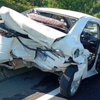 Acidente entre caminhonete e ônibus mata casal de Balneário Piçarras