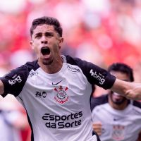 Corinthians bate o Flamengo e conquista a Supercopa Rei
