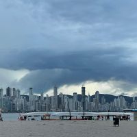 Região tem risco de temporais; nova onda de calor vem aí