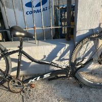 Bike parte ao meio após batida com carro