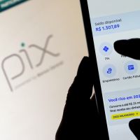 Falha derruba Pix e aplicativos de bancos na manhã de sábado