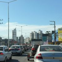 Balneário Camboriú tem movimento intenso na região central