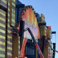 Faltam dois dias para o carnaval e estruturas de palcos avançam em Itajaí e BC