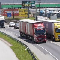 BR 101 em Itajaí fica trancada no sentido norte na manhã desta quinta-feira