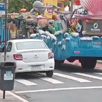 Morador reclama de som alto em carro de promoção em BC