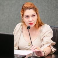 Anulada condenação de professora que chamou deputada de “neonazista”