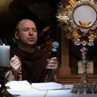 Religioso com quase 12 milhões de seguidores fará show em Navegantes