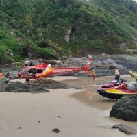 Homem é salvo de afogamento na praia da Solidão