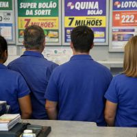 Funcionários de lotérica enganam golpistas e ainda recebem R$ 50