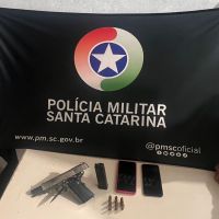 Casal é preso após crivar casa de rival a tiros