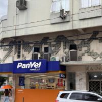 Ar-condicionado de comércio tira o sossego de aposentada