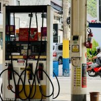 Encher o tanque ficou mais barato ou não?