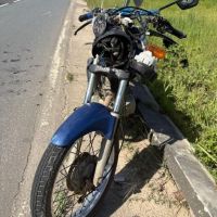 Motociclista fica gravemente ferido em acidente na Antônio Heil