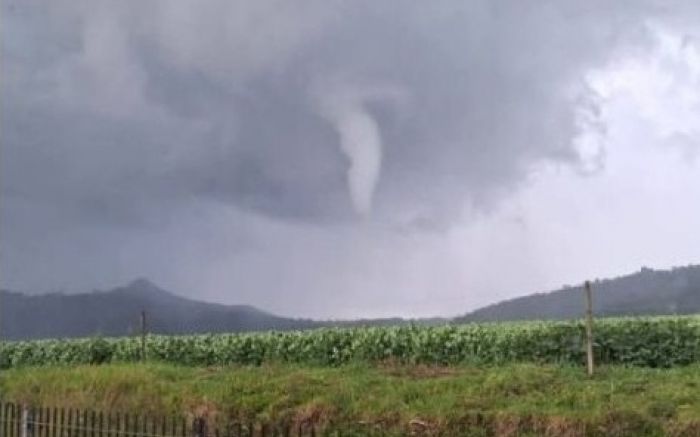 Defesa Civil registrou “nuvem funil” em Bom Retiro e granizo forte em Luiz Alves (Foto: Divulgação DCSC)