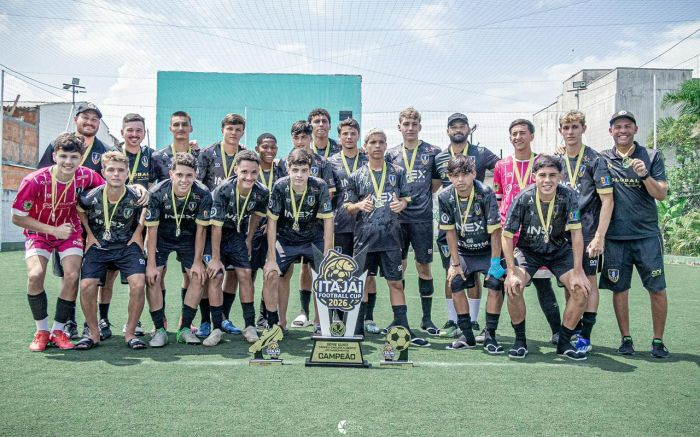 Categorias sub-15 e sub-18 foram campeãs invictas (Foto: Juh Souza)