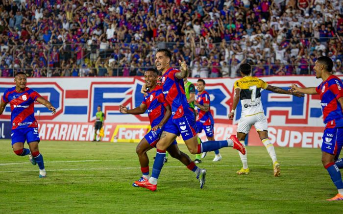 Marinheiro busca a vitória para se manter na ponta do quadrangular da morte (Foto: Vica Bueno)