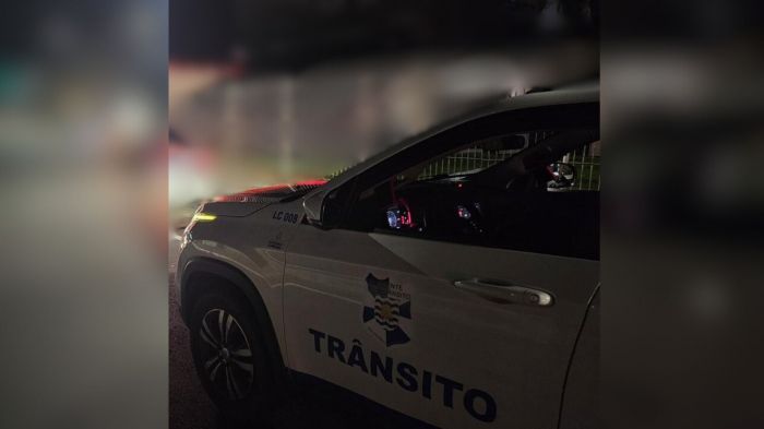 Honda CG foi removida ao pátio no bairro das Nações (Foto: BC Trânsito/Arquivo)