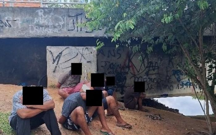 A PM fez prisões em massa contra suspeitos de tráfico de drogas em Itajaí (Foto: Divulgação BPMI)