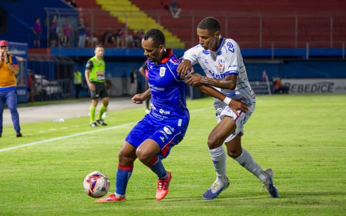 Marcílio desperdiçou a chance de abrir dois pontos de vantagem na liderança (Foto: Vica Bueno)