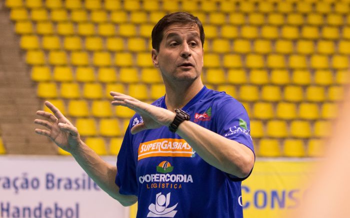 Schneider tem experiência em Olimpíadas e Mundiais pela seleção feminina (Foto: Cinara Piccolo/Photo&Grafia)