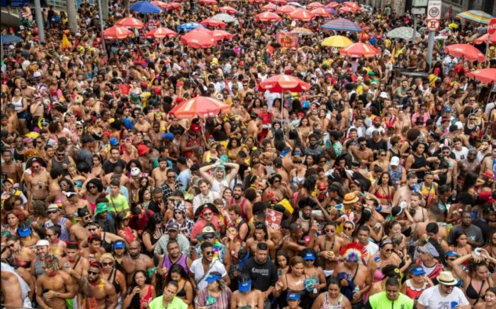 Itajaí, Balneário Camboriú, Balneário Piçarras, Itapema, Porto Belo e Florianópolis mantêm atrações gratuitas e opções pagas nesta terça-feira de Carnaval
