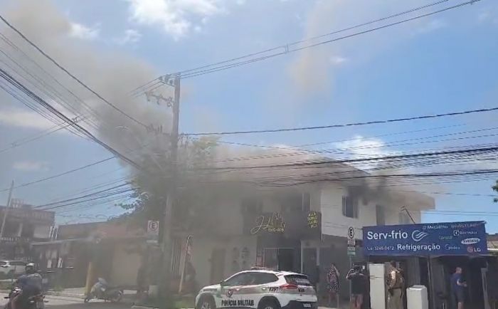 Fogaréu começou ao meio-dia desta quinta-feira no bairro São Vicente