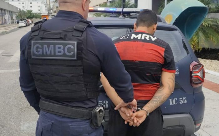 Um martelo foi encontrado (Foto: Divulgação/GMBC)