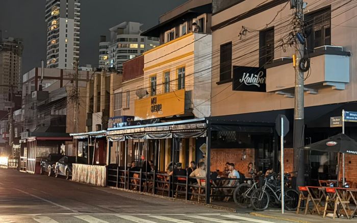 Bares fecharam as portas e luz não voltou (Foto: Da redação)