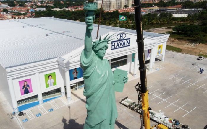 Estátua da Havan tem 57 metros e supera o Cristo Redentor em altura (Foto: Divulgação)