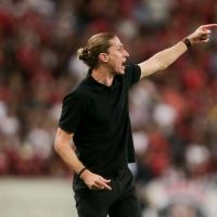Flamengo demite Filipe Luís após vitória por 8 a 0 e escolhe técnico português