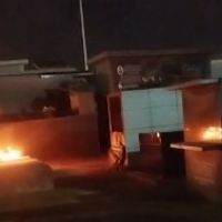 Sepulturas são incendiadas em "festa macabra"