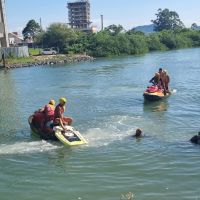 Homem morre afogado ao cair da ponte do rio Perequê