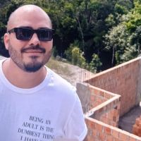 Jornalista preso por matar o ex não tem data para ser transferido pra SC