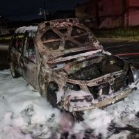 Três carros pegam fogo na região