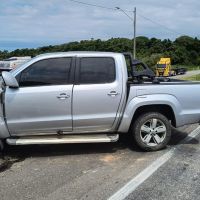 Amarok bate em mureta de viaduto